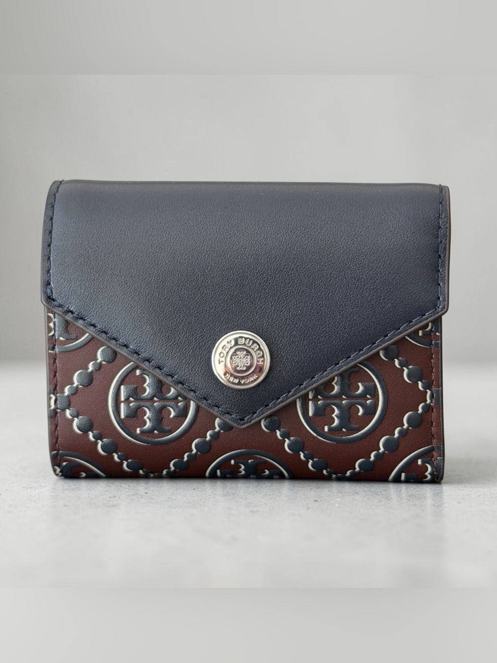 Tory Burch T Monogram Contrast Embossed Small Envelope Wallet Tory Navy / Cocoa